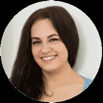 Portrait of Cassie, LeanBiome customer